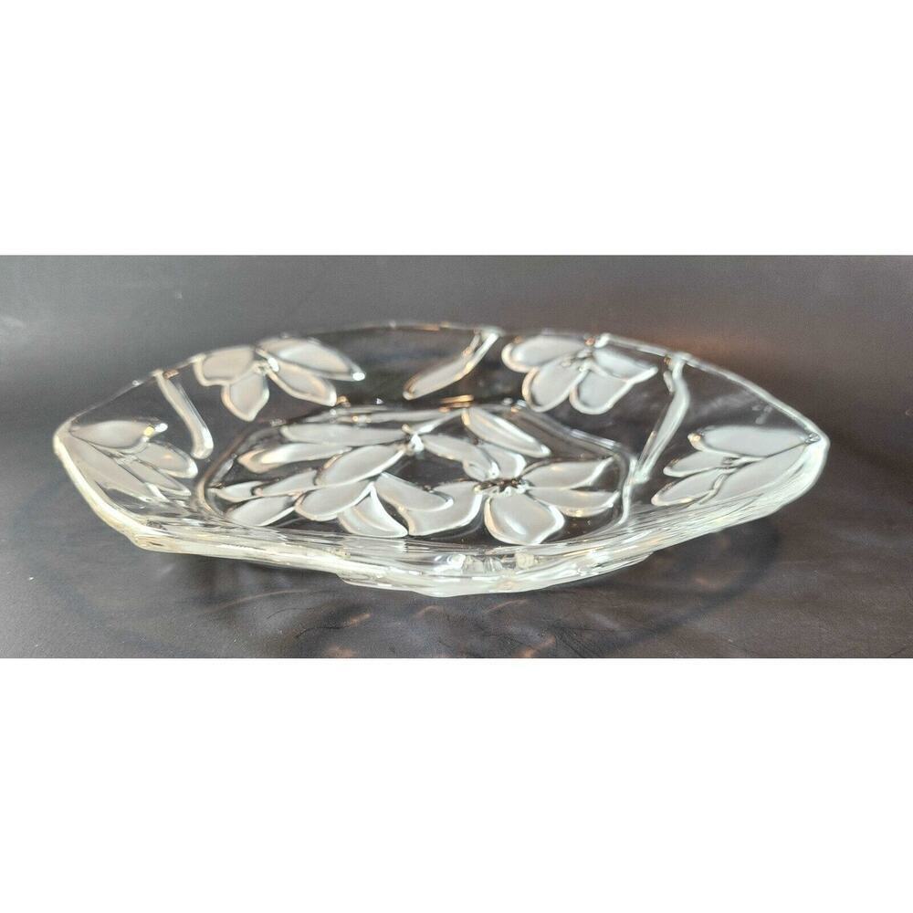 6 Embossed Floral Dinner Plate Clear Thick Glass Textured 8" Wavy Edge Stunning - Picture 5 of 16